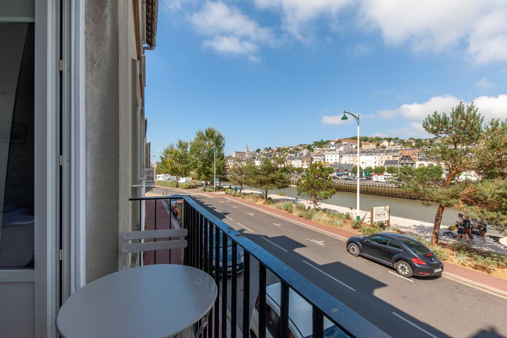 Studio Sleeps 4 With Terrace, 500M Place Morny 도빌 외부 사진