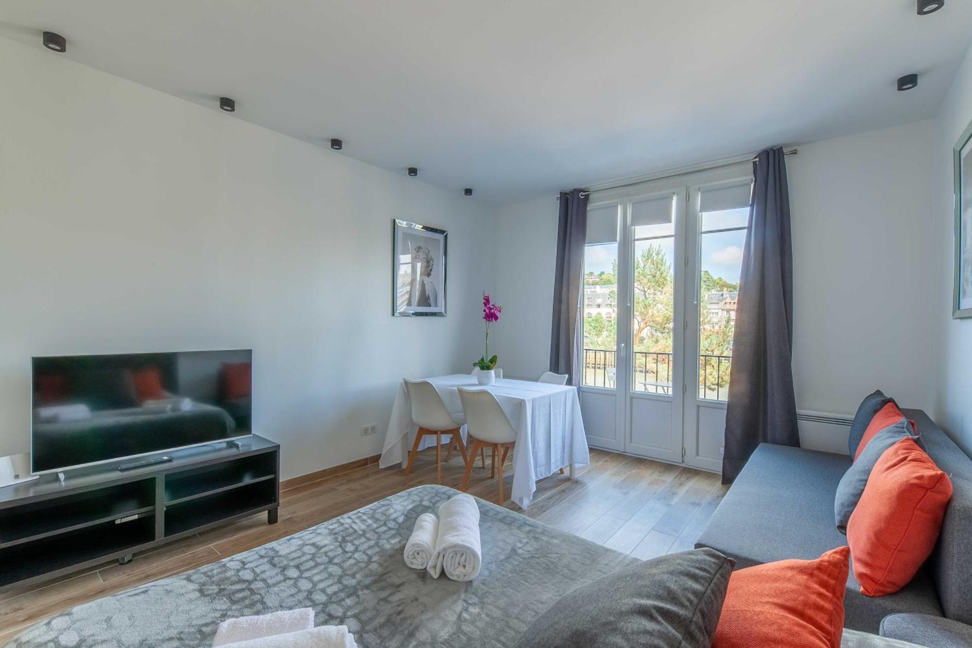 Studio Sleeps 4 With Terrace, 500M Place Morny 도빌 외부 사진