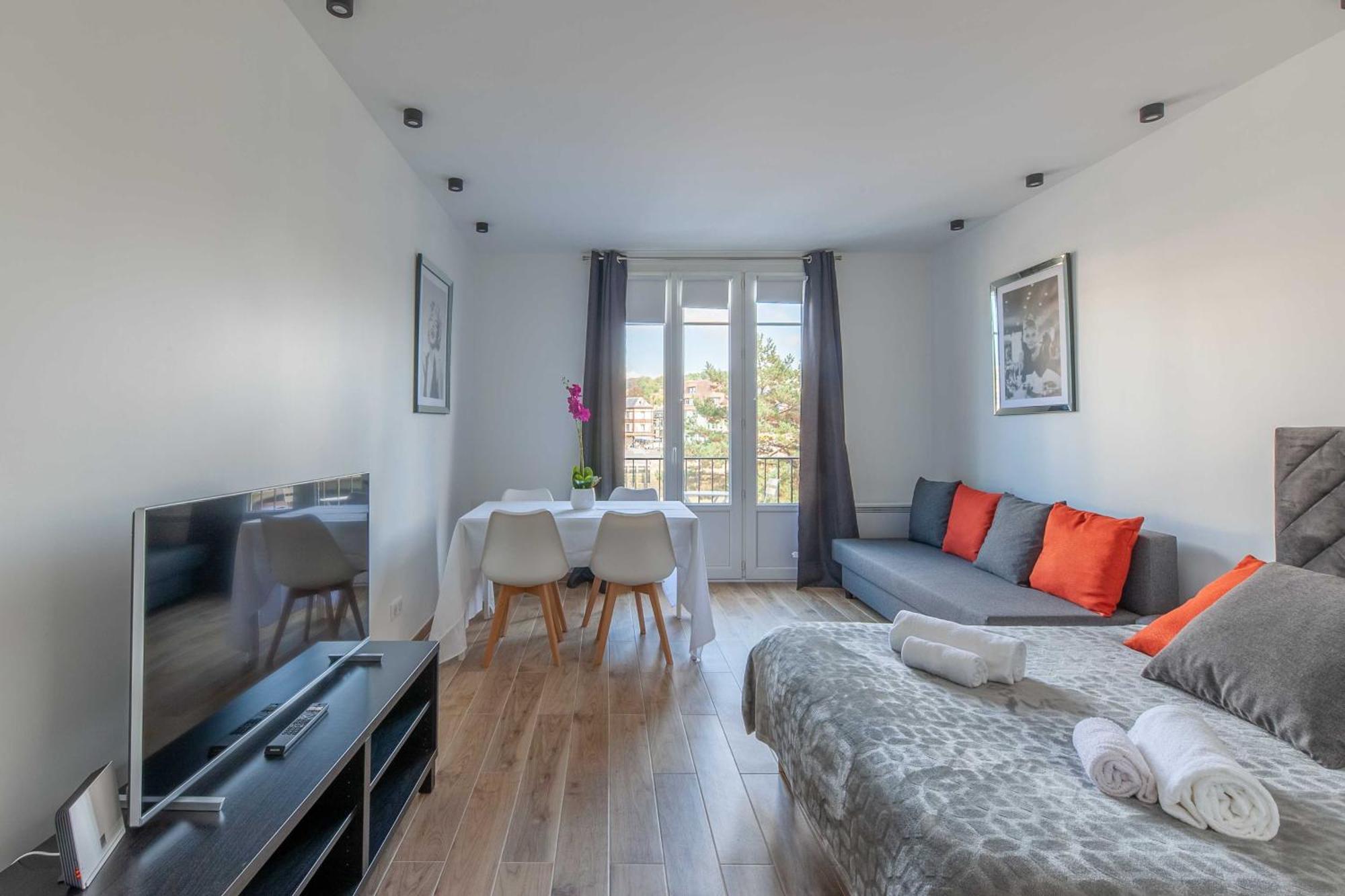 Studio Sleeps 4 With Terrace, 500M Place Morny 도빌 외부 사진